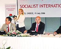 Sosyalist Enternasyonalin Bakan Papandreunun ran Dileri Bakan Mottakiyi toplantya arma nerisi Baykaln destei ile uygulamaya girdi.