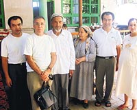 Yavuz Donat, Turfanda Abdullah Aziz ve ailesiyle birlikte...