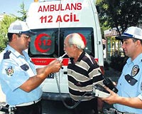 Alkolmetre cihaz alnan Edirne Devlet Hastanesi, trafik polislerinden yardm alyor.
