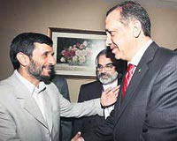 AHMEDNECADLA KL GRME... K toplantsnda konuan Erdoan, ran Cumhurbakan Mahmud Ahmedinecadla da iki bir grme yapt. Erdoan Malezyadan ayrld.