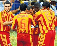 Zayf rakibini deplasmanda iki golle deviren Kayserispor, UEFA ilk turuna ykselmeyi olduka kolaylad