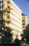 Aveann 5 yldr genel mdrlk binas olarak kulland tarihi yap ile zellikle HSBCnin ilgilendii ve bankann bu binaya talip olaca da konuuluyor.