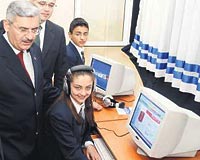 Ulatrma Bakanl bir sredir internet ve bilgisayar kullanmn okullarda zendiriyor.