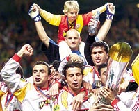 KUPA YETMED Galatasaray, 17 Mays 2000de UEFA Kupasn aldnda en ok harcayan ve en ok borcu olan kulpler arasndayd.