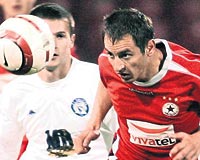 Iliev (kırmızı formalı) CSKAnın tecrübeli yıldızlarından biri...