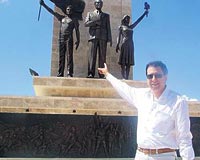 AK Parti lce Bakan Atilla Kaya kaymakamdan heykelin kaldrlmasn ya da tren alannn deitirilmesini istedi.