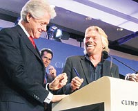 CLİNTON ÖVGÜLER YAĞDIRDI..   Eski ABD Başkanı Clinton, Richard Branson için, Tanıdığım en yaratıcı ve en girişimci insanlardan biri dedi.