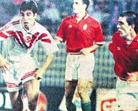7 EYLL 1994 u anda da Milli Takm kadrosunda olan Hakan kr, 12 yl nceki mata ilk gol atm, ikinci golde de Blent Korkmaza asist yaparak tarihi dnemete barol oynamt.