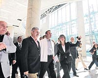 Ulaştırma Bakanı Binali Yıldırım, 13 Ekimde açılacak olan Esenboğa Havalimanı yeni terminalinde incelemelerde bulundu.