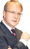 AB Komisyonu Genilemeden Sorumlu yesi Olli Rehn (sada) ve Javier Solana Troyka toplants grmelerine katlacak.