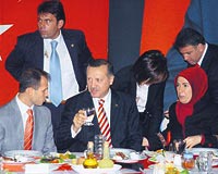 Erdoan Edirnede AKP tarafndan dzenlenen iftar yemeine katld.