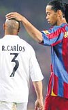 Brezilyal Carlos ve Ronaldinho bugn yine rakip olacaklar.