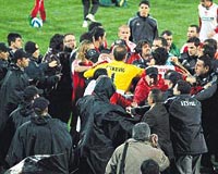 Ligin fla ekibi Vestel Manisaspor, Sivasspor man 3-2 kaybederek ilk malubiyetini ald.