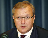 Rehn: Kendi ayağımıza kurşun sıkıyoruz