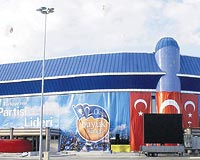 ASK GELN GB SSLEND AKPnin bugn 2nci Olaan Kongresinin yaplaca ASK Spor Salonu afi ve balonlarla sslendi.