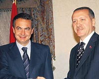 Başbakan Erdoğan ile Zapatero beş maddelik bir strateji belgesine imza atarak, el sıkıştı.