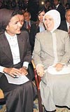 Toplantya katlan Emine Erdoan, Katar Emirinin ei Sheikha Mozahla...