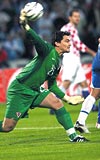 RUNJE YYD... Beiktata ok eletirilen Vedran Runje,  gol yemesine ramen Hrvatistan formasyla etkili bir performans sergiledi