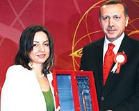 Trk Patent Enstitsnn marka dln Ankara Temsilcimiz Asl Aydntabaa Erdoan verdi.