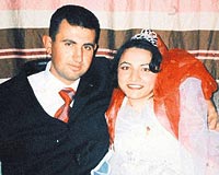 3 YIL NCE EVLEND... Gzel ailesinin tek olu olan Bnyamin Gzelin 3 yl nce Fatma Gzel ile evlendii, 1 yandaki oluna Ahmet Murat adn verdii, einin de 5 aylk hamile olduu renildi.