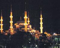 Sultanahmet Camisi Papann ziyareti nedeniyle klandrld