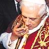 Papa parmaklarını yedi