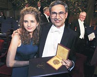 BABASININ RYASI... Nobelli tek Trk yazar Orhan Pamuk Stockholmdeki davetlere yakn akrabalarn da gtrd. Ancak kz Rya btn etkinliklere katld, babasnn kazand byk onuru paylat...