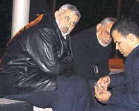 Babakan Haniye Gazze gei kapsnda saatlerce byle bekledi.