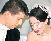 Melih Turgut, Umutun sevgilisi Yeliz Yldzla evlendi. 