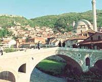 Kosovann nemli kentlerinden Prizrende birok Osmanl mimari eseri var.