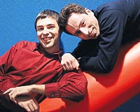Googlenun kurucular Sergey Brin (sadaki) ve Larry Page.