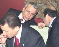 Görevden alındığını cep telefonundan öğrenen Yavuzdemiri, belediye başkanı teselli etti.