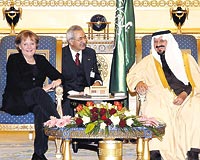 KURAL DELND... Merkel, Veliaht Prens Sultan Bin Abdlazizle grmesinde olduka rahat grnyordu. Amerika Dileri Bakan Rice da 16 Ocakta yapt ziyarete ba ak katlmt. 