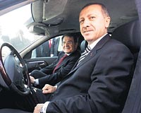 23 Ocak 2007 Babakan Recep Tayyip Erdoan Bolu Tnelinin alnda emniyet kemeri balamadan otomobil kulland. 