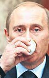 Rusya Bakan Putin, El Azize Saraynda kendisine ikram edilen mrray iti.