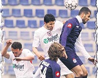Spordan Sorumlu Devlet Bakanı Mehmet Ali Şahin de maçtaydı. Şahin, Samsunlu taraftarlardan aldığı atkıyı taktı.