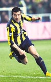 SARACOĞLU GOLCÜSÜ...  F.Bahçede resmi maçlarda sekizinci golünü Sakaryaya atan Tümer Metin, bütün gollerini Kadıköyde kaydetti.