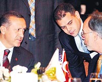 Amerikan Şirketler Derneğinin kuruluş yıldönümüne katılan Erdoğan, ABDnin Ankara Büyükelçisi Ross Wilsonla bir süre sohbet etti.