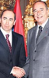 BRLKTE SERG ATILAR Fransa Cumhurbakan Jacques Chirac ile Ermenistan Cumhurbakan Robert Koaryan, dn Louvre mzesinde, Kutsal Ermenistan konulu serginin aln yapt.