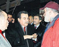 Olay yerine gelen Vali Güler ve Belediye Başkanı Topbaş, Savaş Ayla son durumu konuştu.