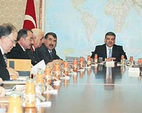 TERÖR MASAYA YATIRILDI...  Terörle Mücadele Yüksek Kurulu, Dışişleri Bakanı Abdullah Gül başkanlığında Başbakanlık Merkez Binasında toplandı.