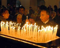 Ermeni Kilisesi önünde havaya ateş açan 2 kişi yakalandı