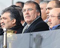 KABNE GB! Ankaradaki ma Babakan Yardmcs Abdullah Gl, Spor Bakan M.Ali ahin, Maliye Bakan Kemal Unaktan ve ok sayda milletvekili izledi.