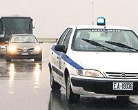Millilere, havaalanndan otele kadar youn trafikte geen iki saatlik yolculuunda polis eskortlar elik etti.