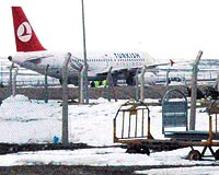 75 yolcusu bulunan THY uçağı Ağrı Havaalanında pistte kayarak bir metre dışarı çıktı.