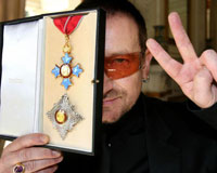 U2'nun solisti Bono artık şövalye