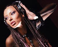 Rus DJ Malika'dan seksi fetiş gösterileri