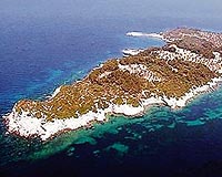 358 bin metrekarelik Garip Ada ile Midilli arasındaki mesafe sadece 13 deniz mili.