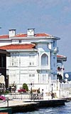 Eski başbakanlardan Tansu Çillerin yalısı da Yeniköyde bulunuyor.
