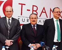 Dinçer Alpman, Bank Med Genel Müdürü Nemeh Sabbagh, Mohammed Hariri, Arap Bank Yönetim Kurulu Üyesi Michel Accad, T-Bank Yönetim Kurulu Üyesi Amin Huseini. (Soldan Sağa)
